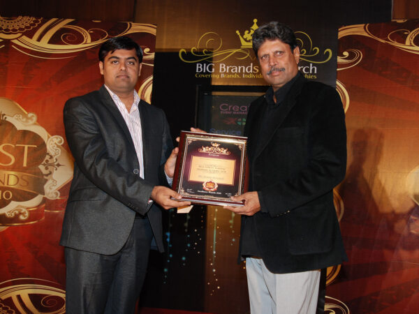 Award by kapil dev